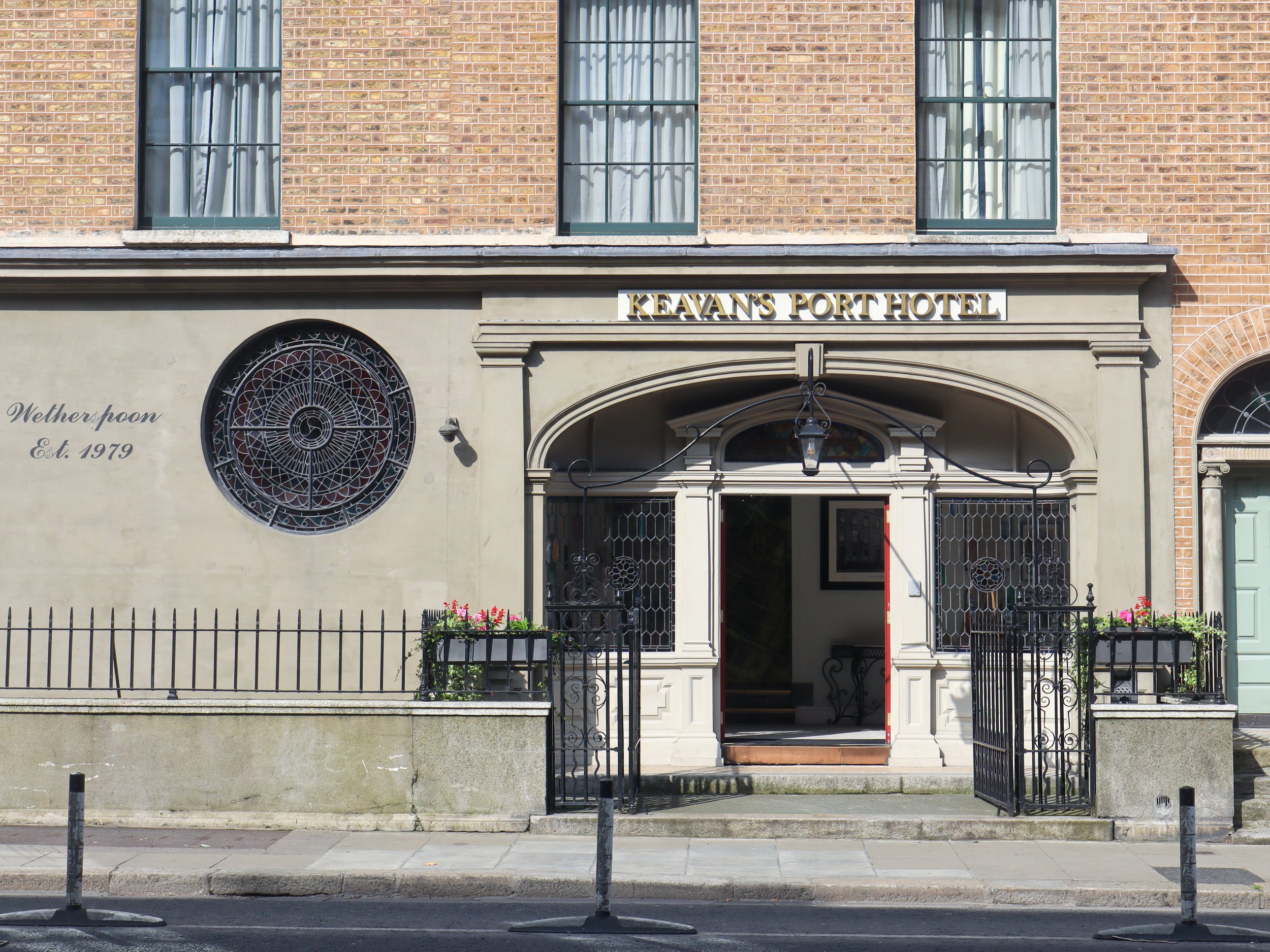 Keavan’s Port – J D Wetherspoon - Photo 17