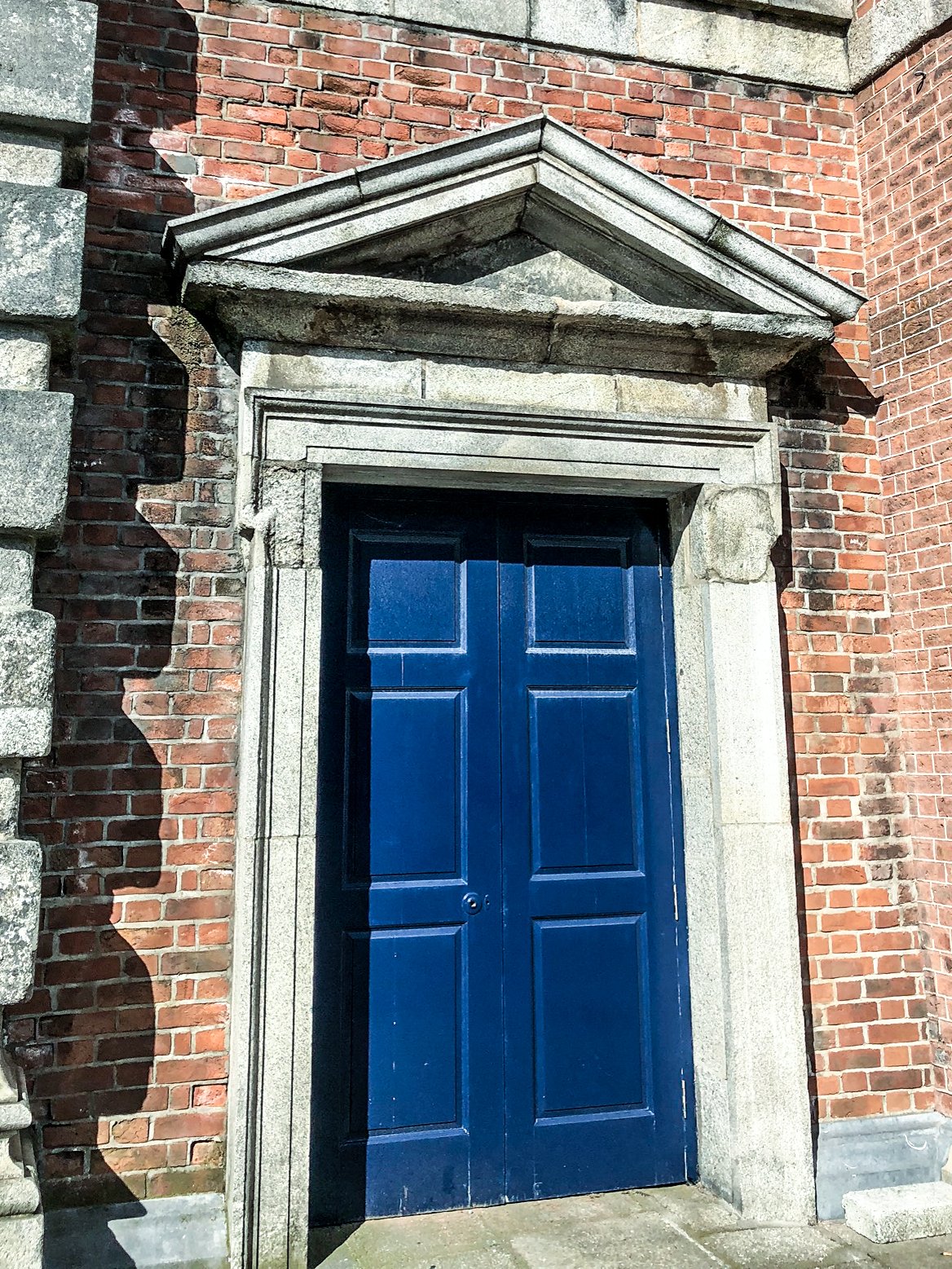 DUBLIN CASTLE, ARCH OF JUSTICE - Photo 7